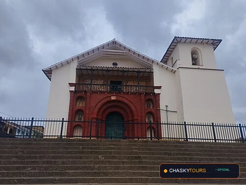 Plaza Mayor y Templo Matriz de Colquepata foto 1
