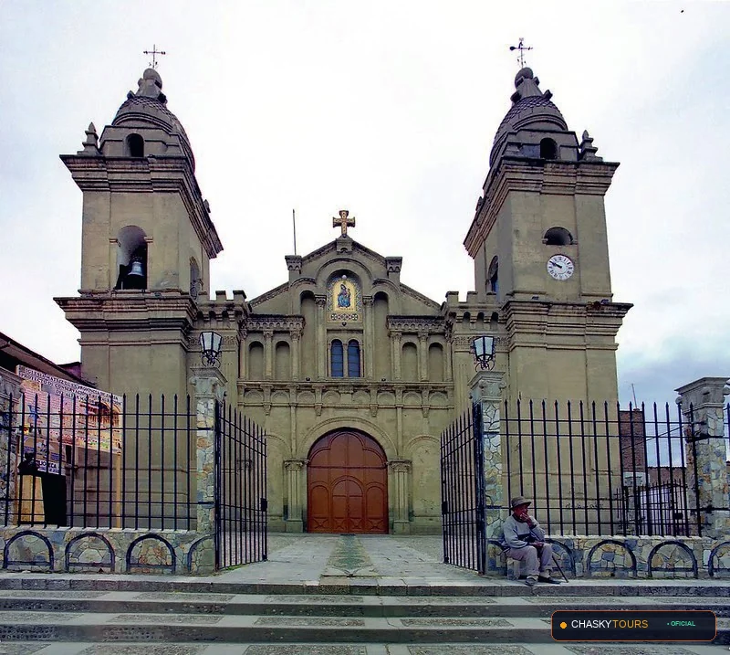 Plaza Mayor y Templo Matriz de Curicaca foto 1