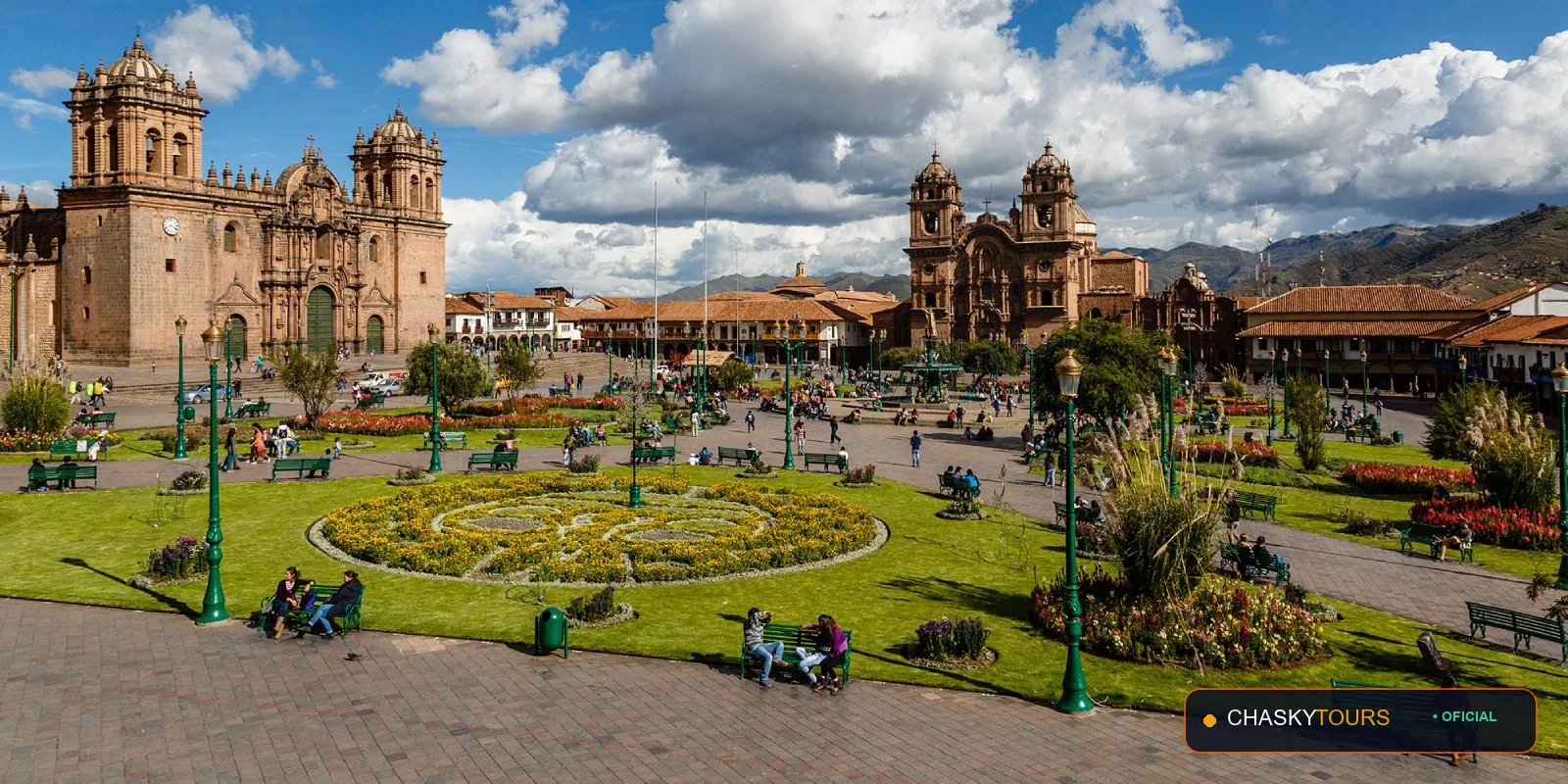 Plaza Mayor y Templo Matriz de Cusipata
