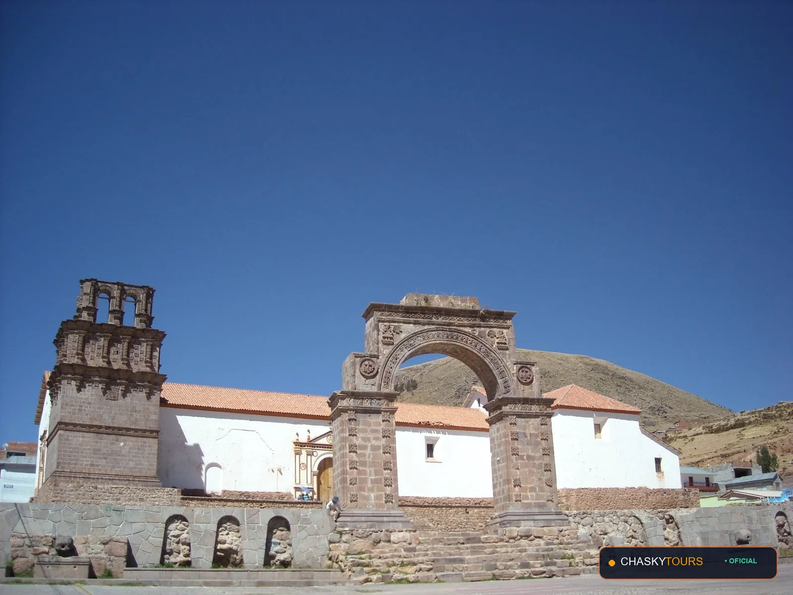 Plaza Mayor y Templo Matriz de Cuturapi foto 1