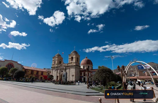 Plaza Mayor y Templo Matriz de El Mantaro foto 2
