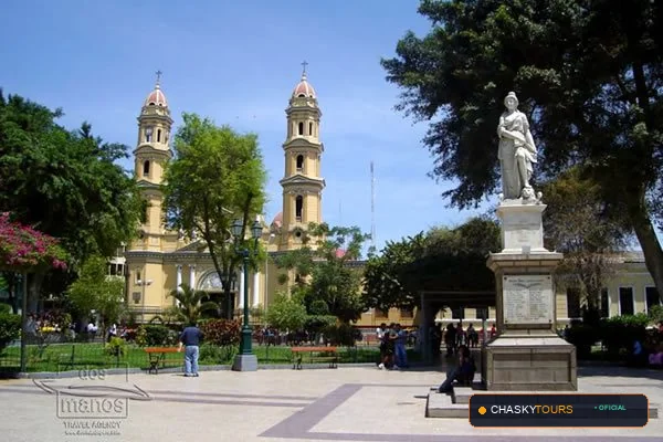 Plaza Mayor y Templo Matriz de El Tallan