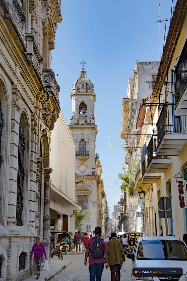 Plaza Mayor y Templo Matriz de Habana foto 2