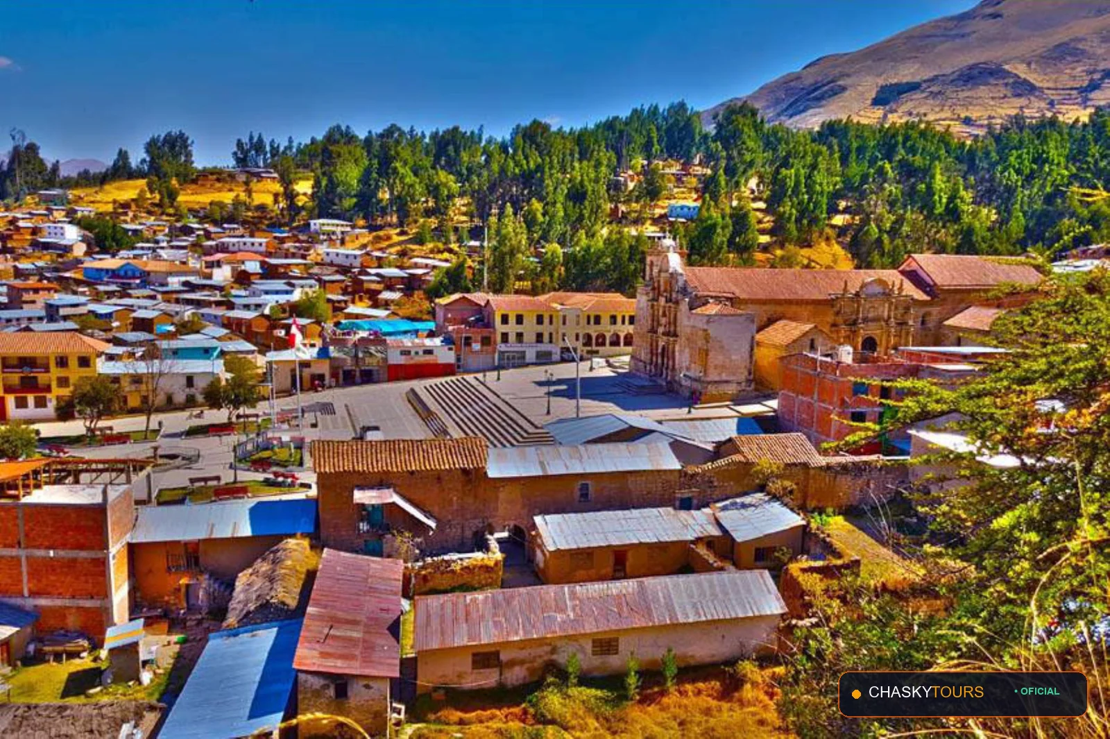 Plaza Mayor y Templo Matriz de Haquira