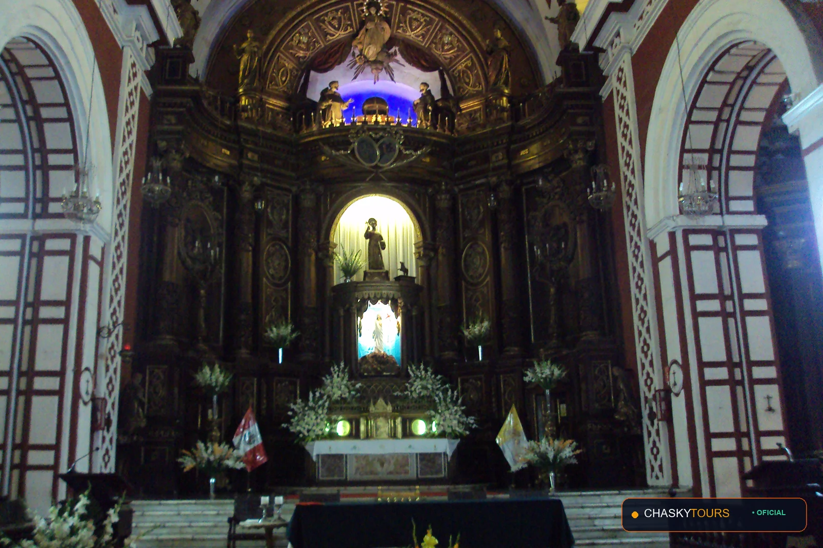 Plaza Mayor y Templo Matriz de Huacaqa foto 1