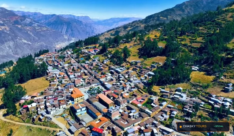 Plaza Mayor y Templo Matriz de Huacaybamba foto 4