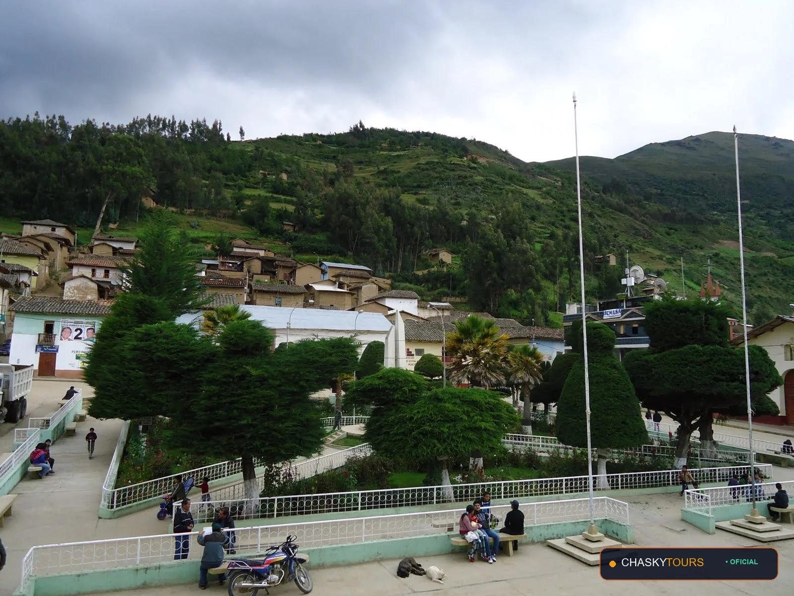 Plaza Mayor y Templo Matriz de Huacaybamba