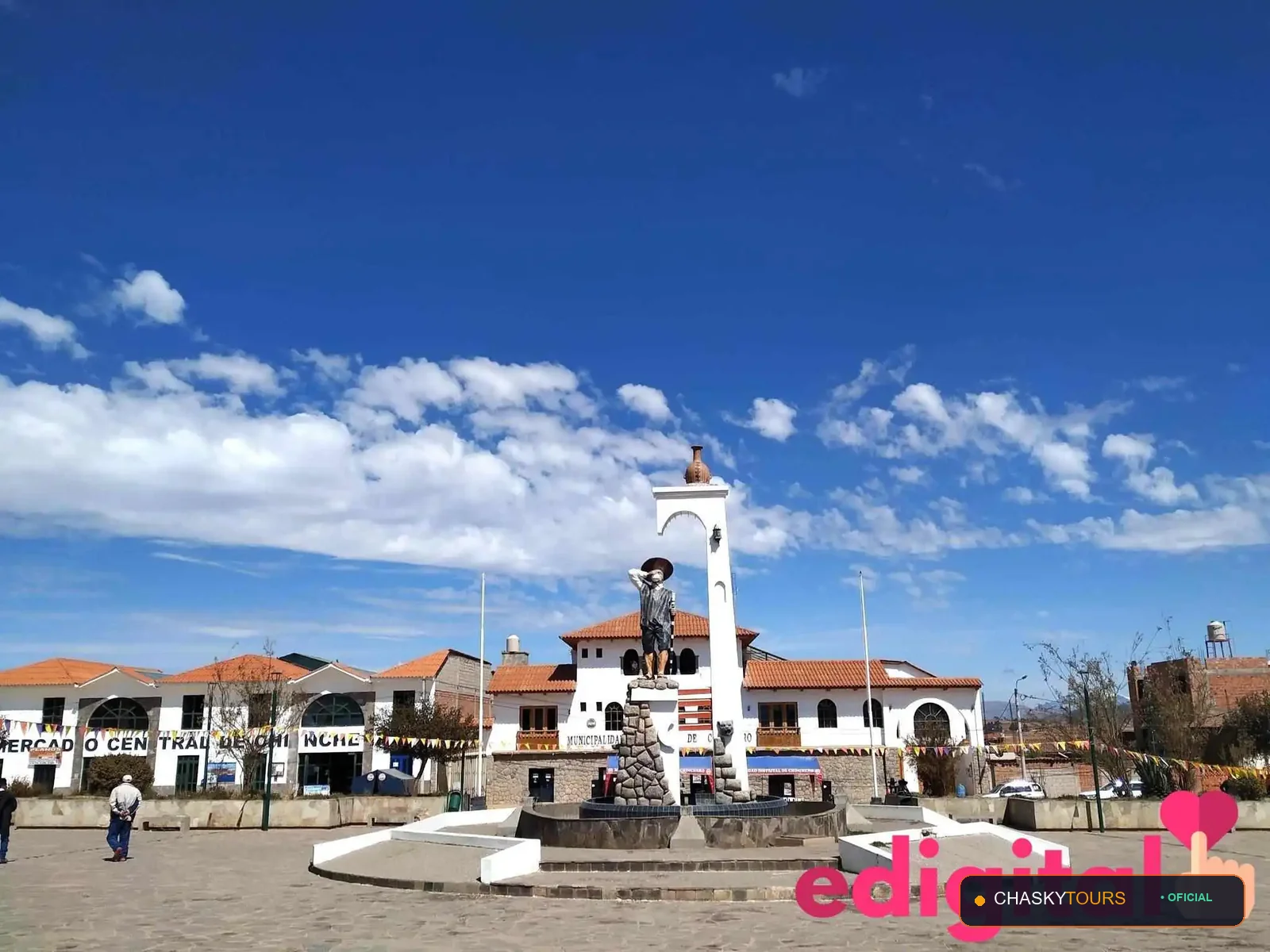 Plaza Mayor y Templo Matriz de Huaccana