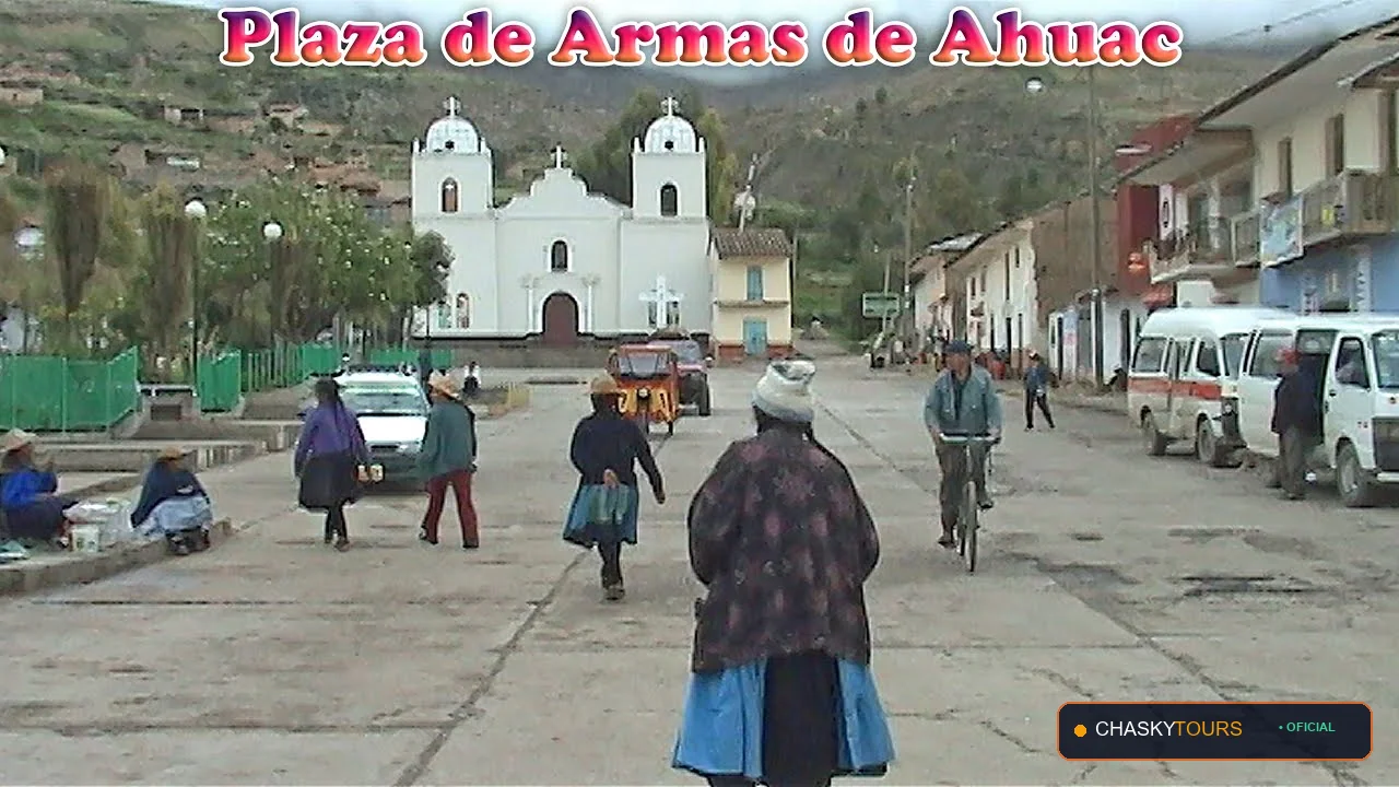 Plaza Mayor y Templo Matriz de Huachac