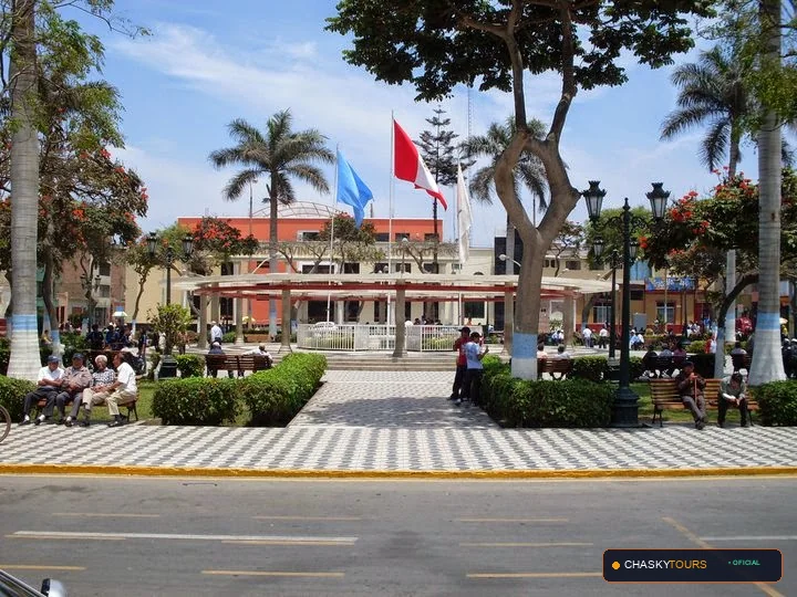 Plaza Mayor y Templo Matriz de Huacho
