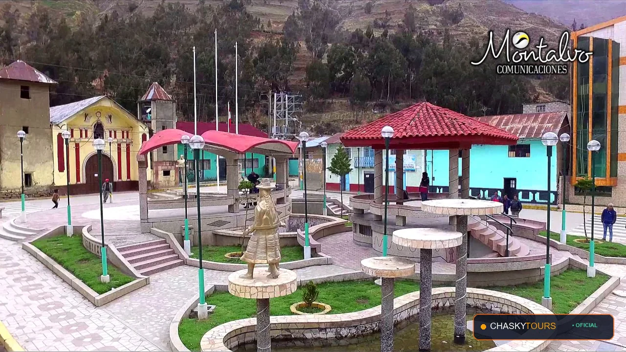 Plaza Mayor y Templo Matriz de Huachon foto 2