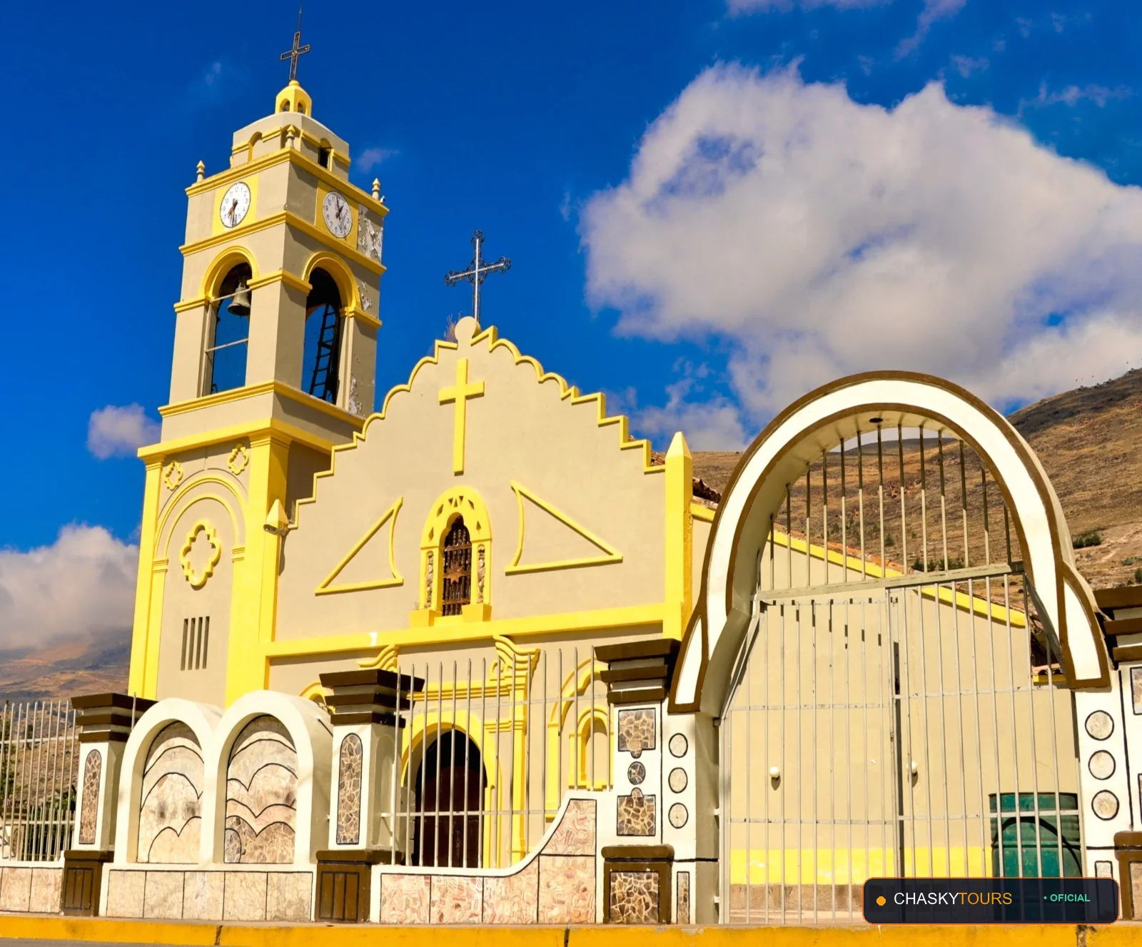 Plaza Mayor y Templo Matriz de Huamancaca Chico foto 1