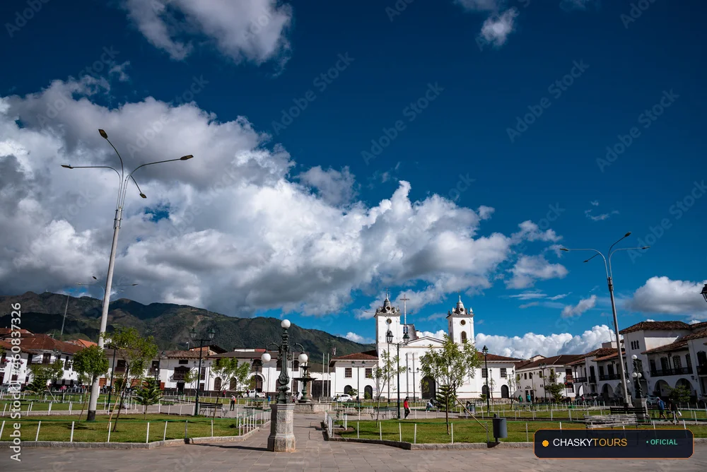 Plaza Mayor y Templo Matriz de Huancas