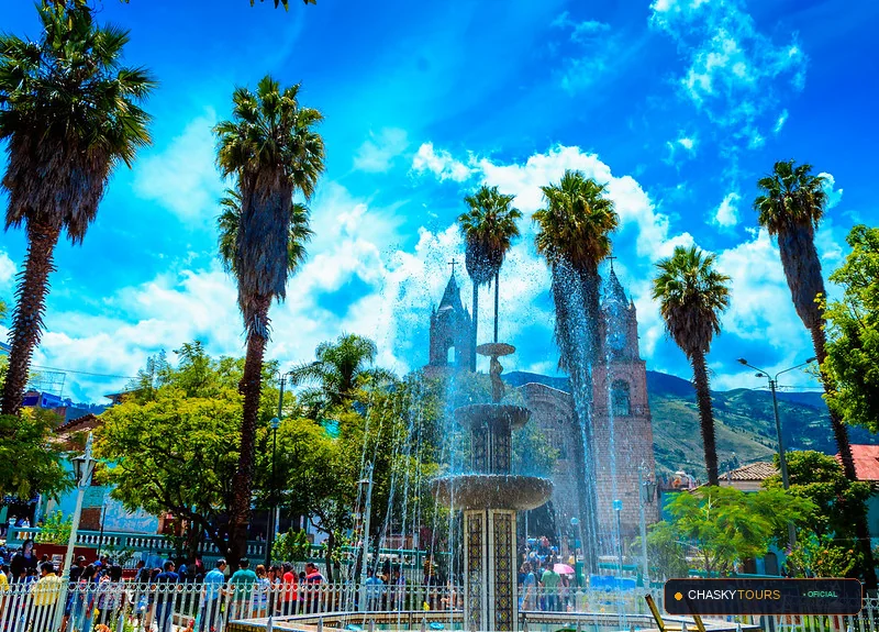 Plaza Mayor y Templo Matriz de Huata