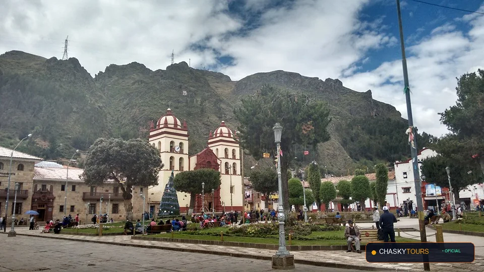 Plaza Mayor y Templo Matriz de Huayacundo Arma