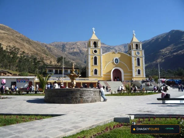 Plaza Mayor y Templo Matriz de Huaylas foto 1