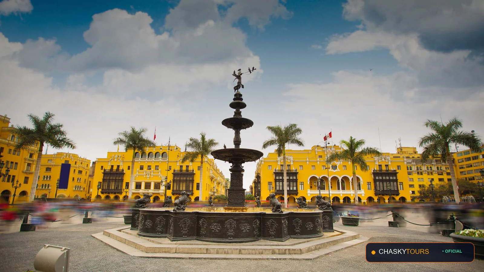 Plaza Mayor y Templo Matriz de Huayllati