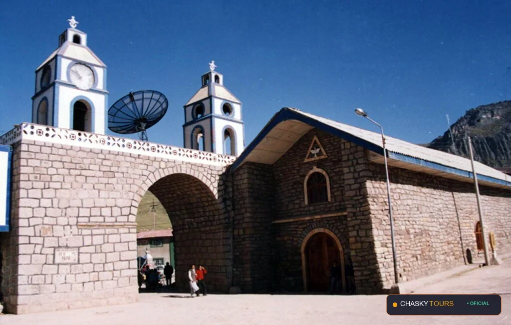 Plaza Mayor y Templo Matriz de Huayllay foto 1