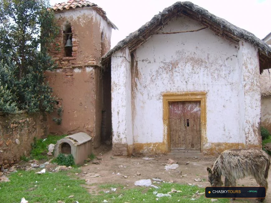 Plaza Mayor y Templo Matriz de Huayrapata foto 1