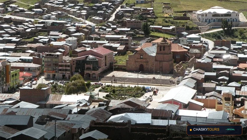 Plaza Mayor y Templo Matriz de Huayrapata