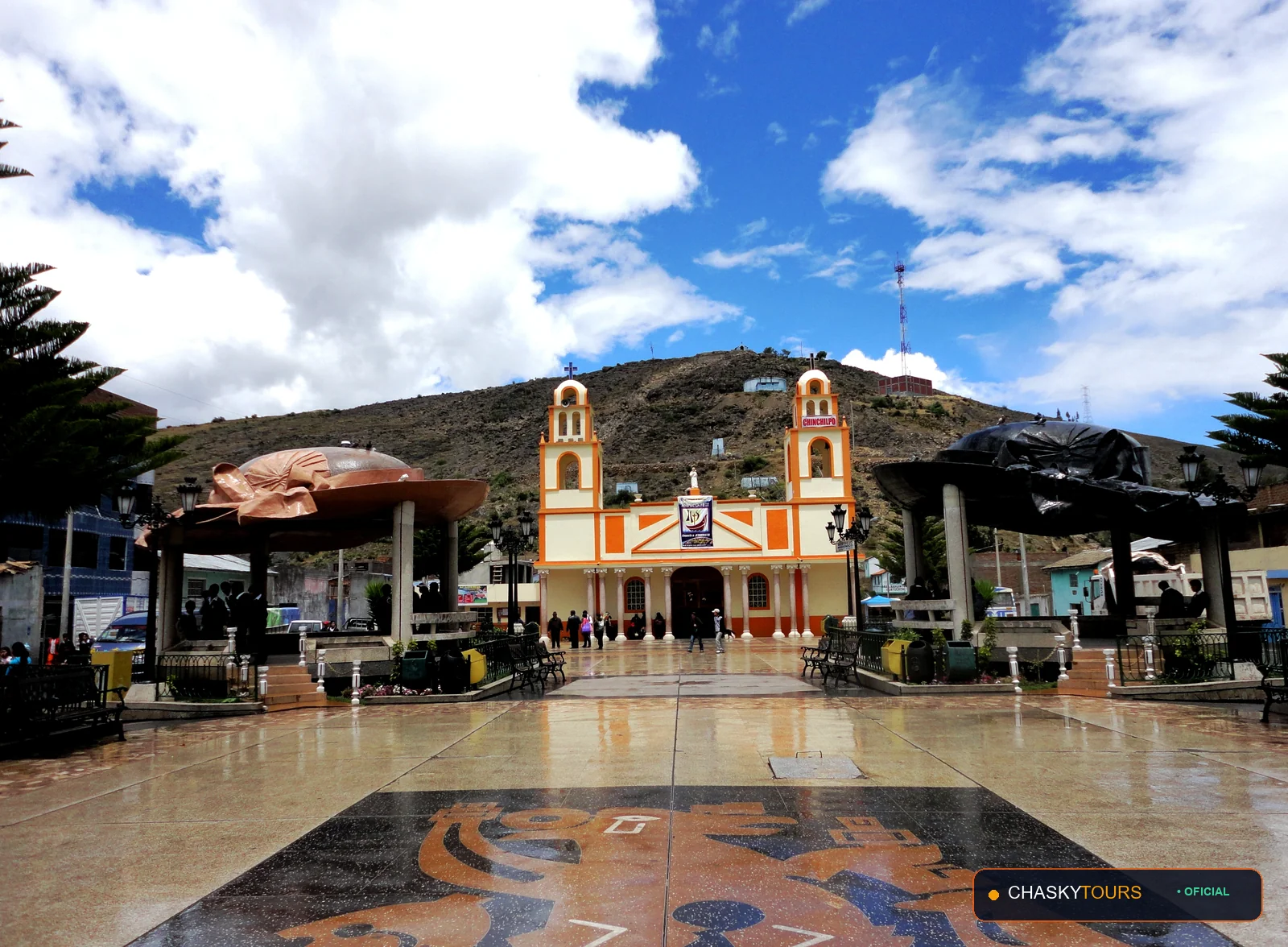 Plaza Mayor y Templo Matriz de Huayucachi foto 1