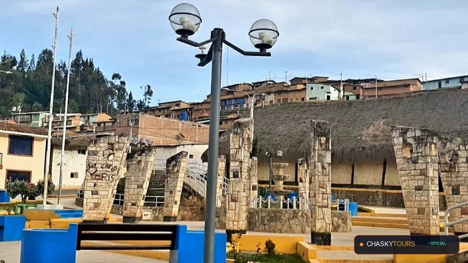 Plaza Mayor y Templo Matriz de Incahuasi foto 2