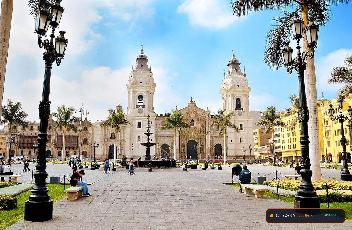 Plaza Mayor y Templo Matriz de Jesus Maria