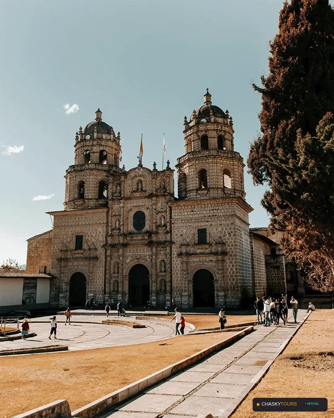 Plaza Mayor y Templo Matriz de Jesus