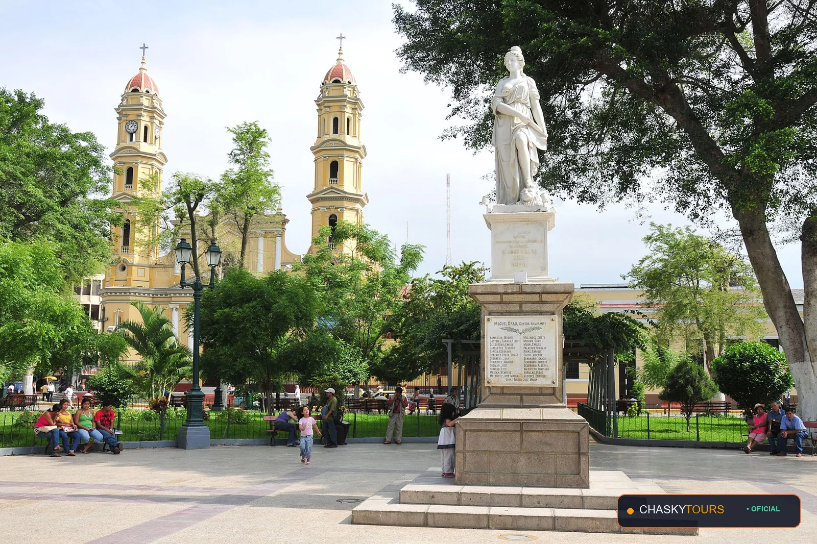 Plaza Mayor y Templo Matriz de La Arena