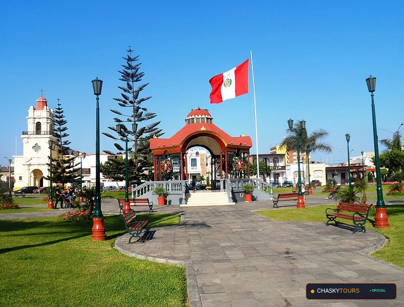 Plaza Mayor y Templo Matriz de La Punta