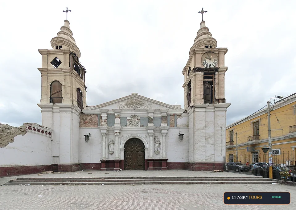 Plaza Mayor y Templo Matriz de La Tinguiqa foto 1