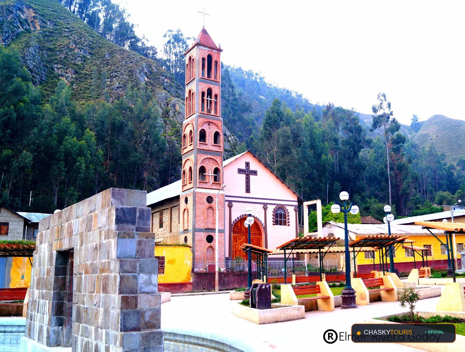 Plaza Mayor y Templo Matriz de La Union foto 1