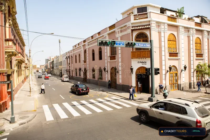 Plaza Mayor y Templo Matriz de Lahuaytambo foto 2