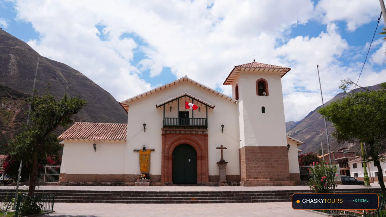 Plaza Mayor y Templo Matriz de Lamay foto 1