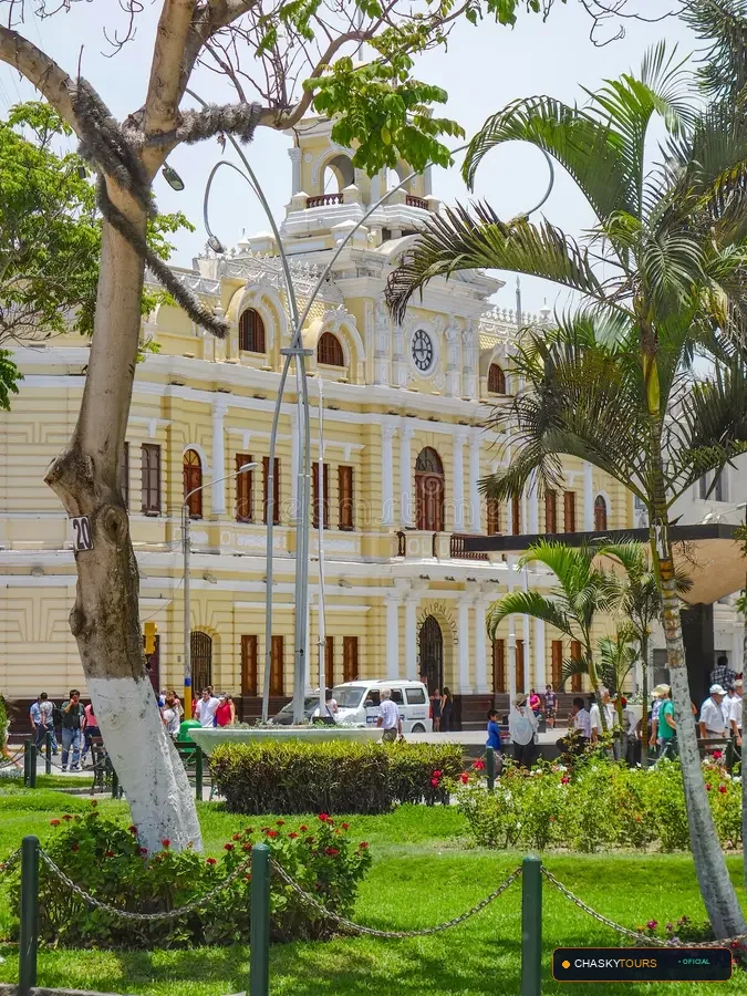 Plaza Mayor y Templo Matriz de Lambayeque foto 2