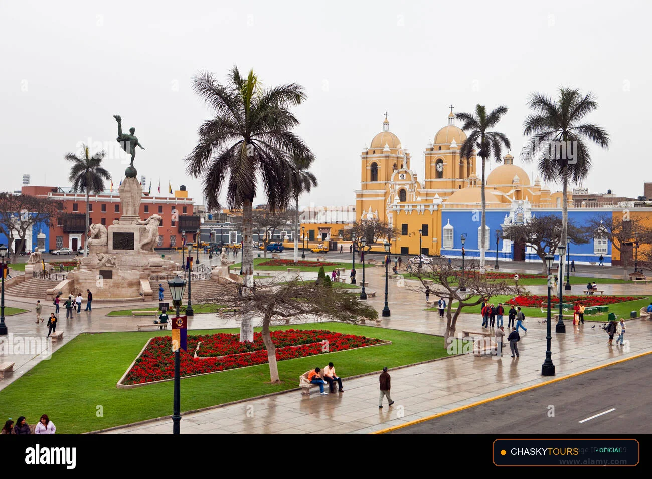Plaza Mayor y Templo Matriz de Laredo