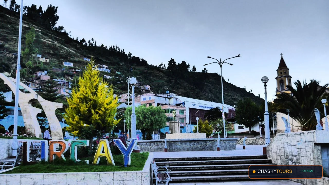 Plaza Mayor y Templo Matriz de Lircay