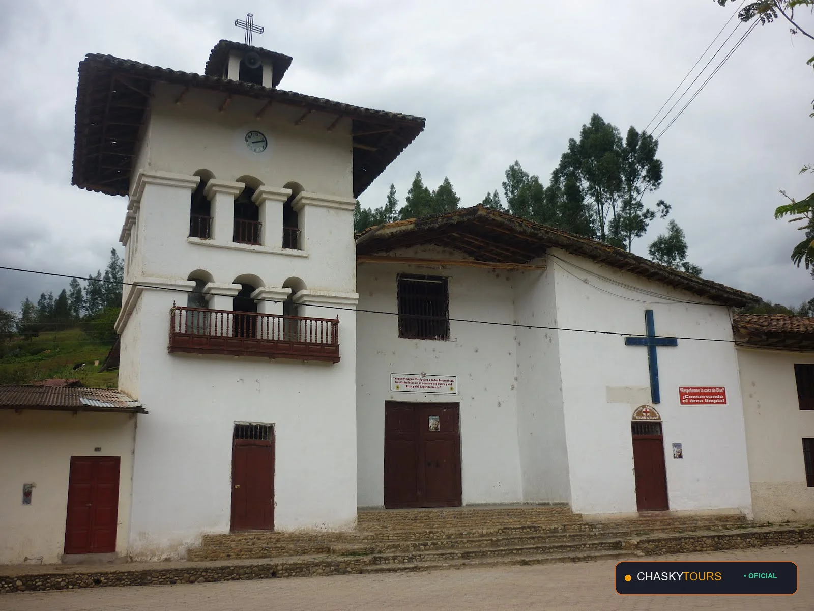 Plaza Mayor y Templo Matriz de Llacanora foto 1
