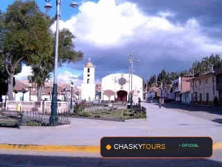 Plaza Mayor y Templo Matriz de Llacllin foto 1