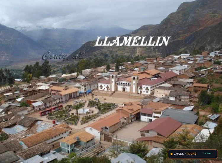Plaza Mayor y Templo Matriz de Llamellin foto 4