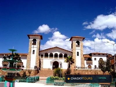 Plaza Mayor y Templo Matriz de Llamellin