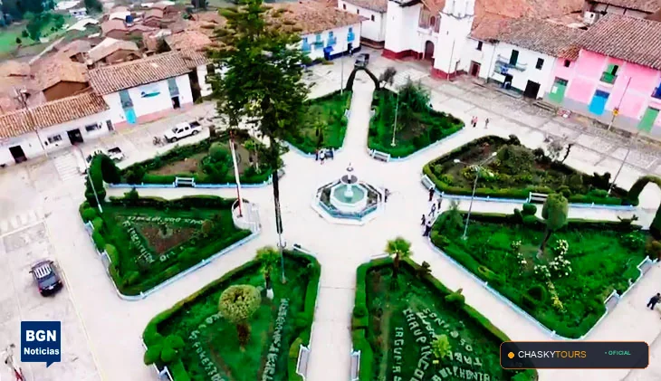 Plaza Mayor y Templo Matriz de Llapo