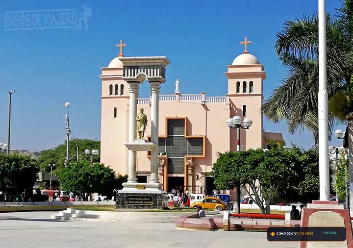 Plaza Mayor y Templo Matriz de Lobitos