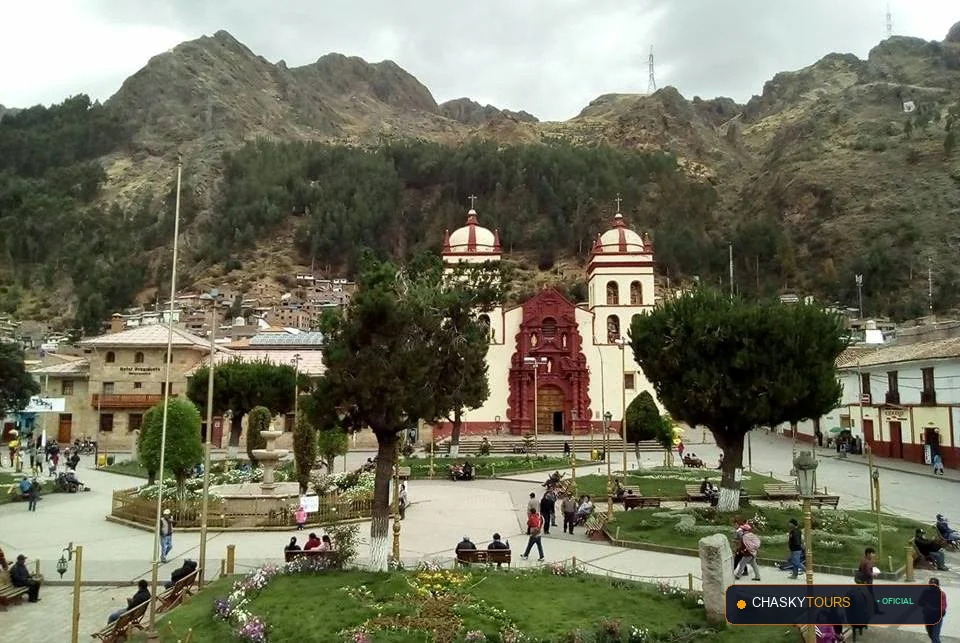 Plaza Mayor y Templo Matriz de Locroja