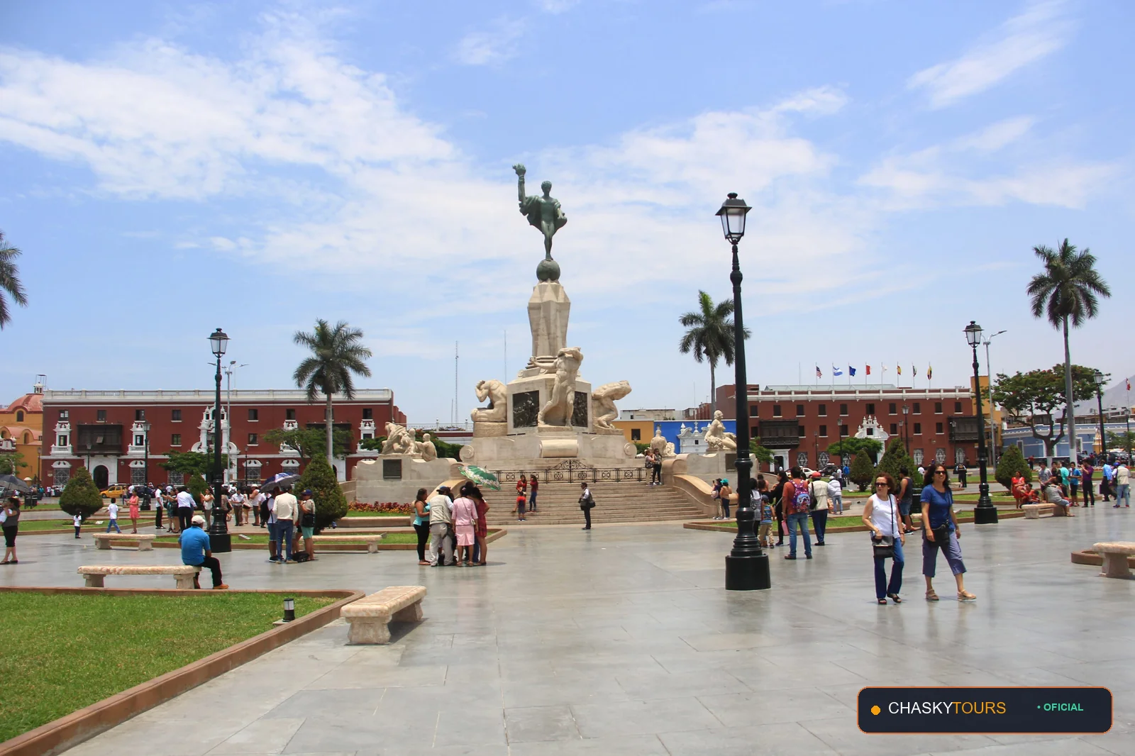 Plaza Mayor y Templo Matriz de Luis Carranza