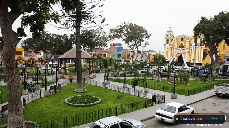 Plaza Mayor y Templo Matriz de Lurin