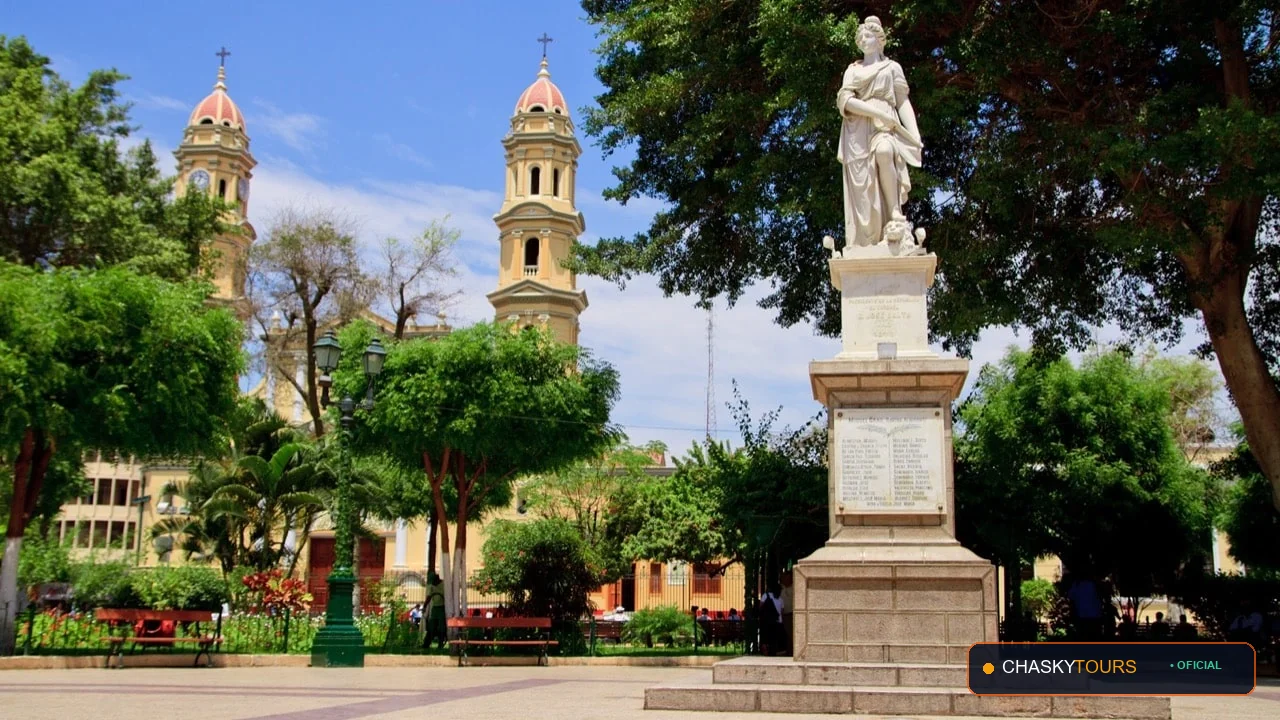 Plaza Mayor y Templo Matriz de Macusani