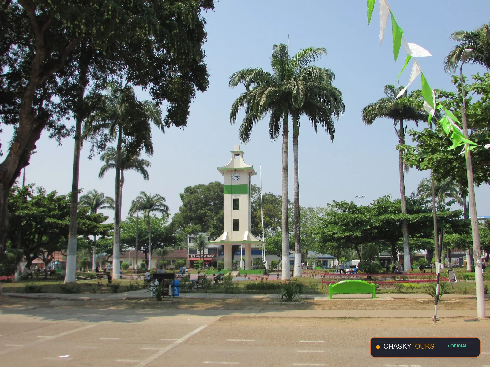 Plaza Mayor y Templo Matriz de Madre De Dios
