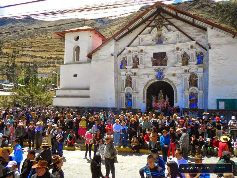 Plaza Mayor y Templo Matriz de Manas foto 1