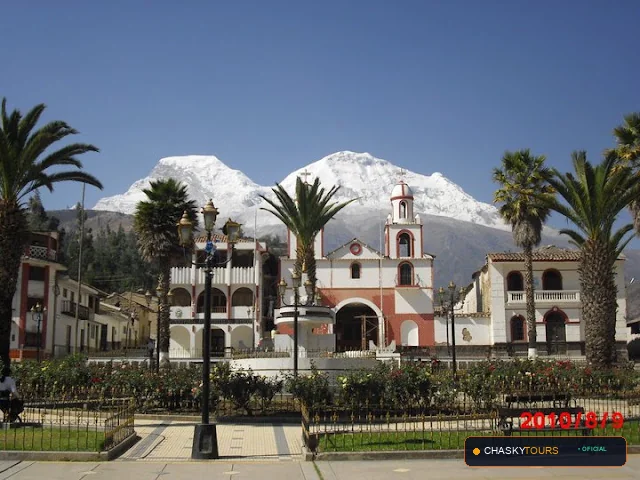 Plaza Mayor y Templo Matriz de Mancos foto 2